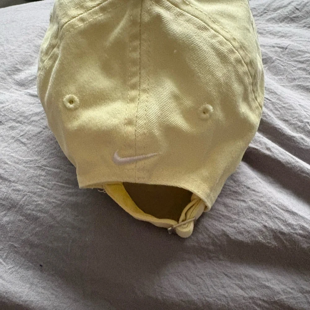 Nike university of Iowa Yellow Women's Baseball Cap - Picture 3 of 5